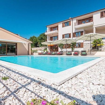 E&T Apartments With A Beautiful Pool Rabac Exterior foto