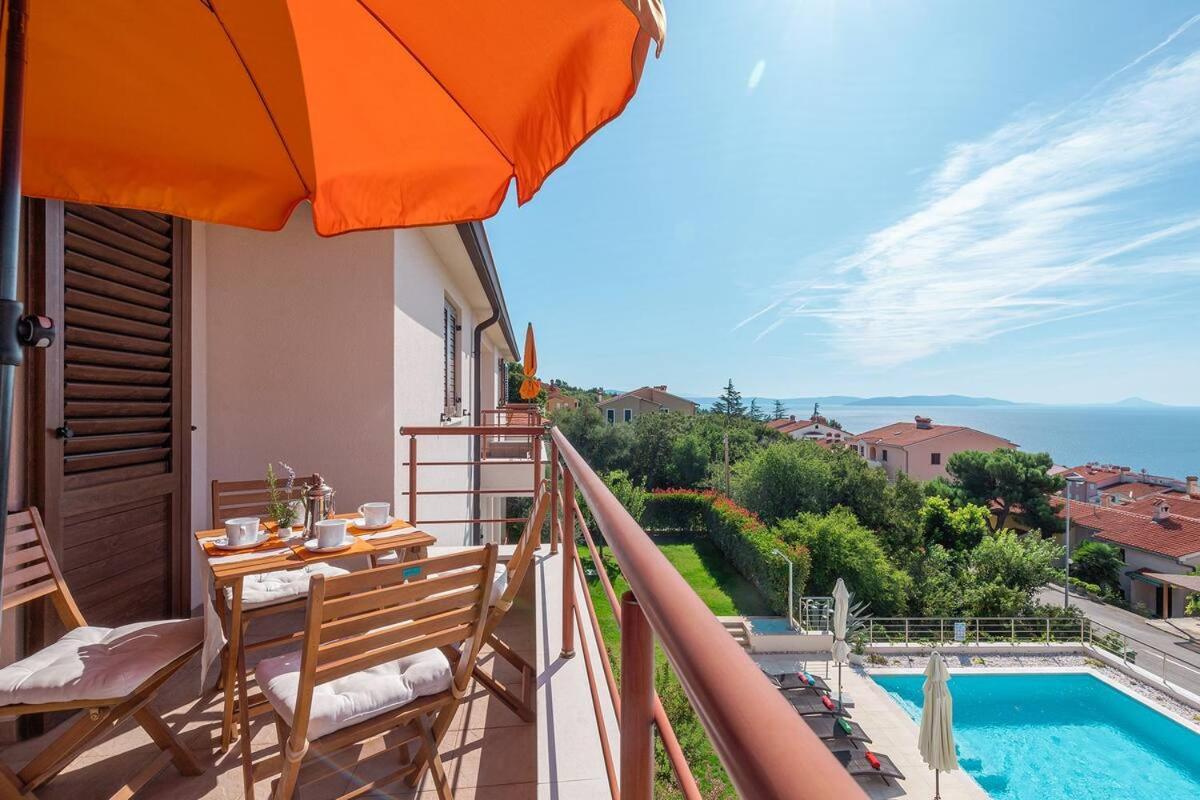 E&T Apartments With A Beautiful Pool Rabac Quarto foto