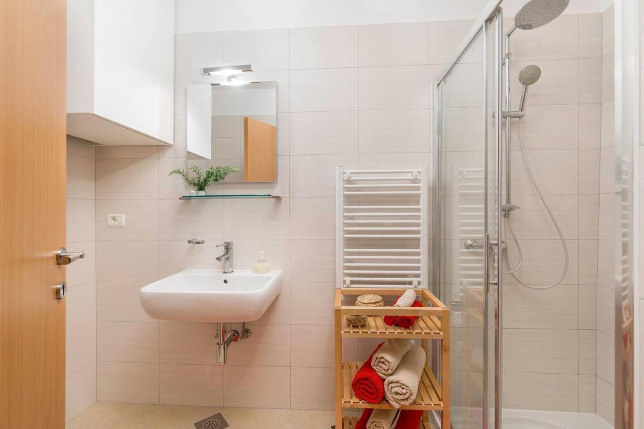 E&T Apartments With A Beautiful Pool Rabac Exterior foto