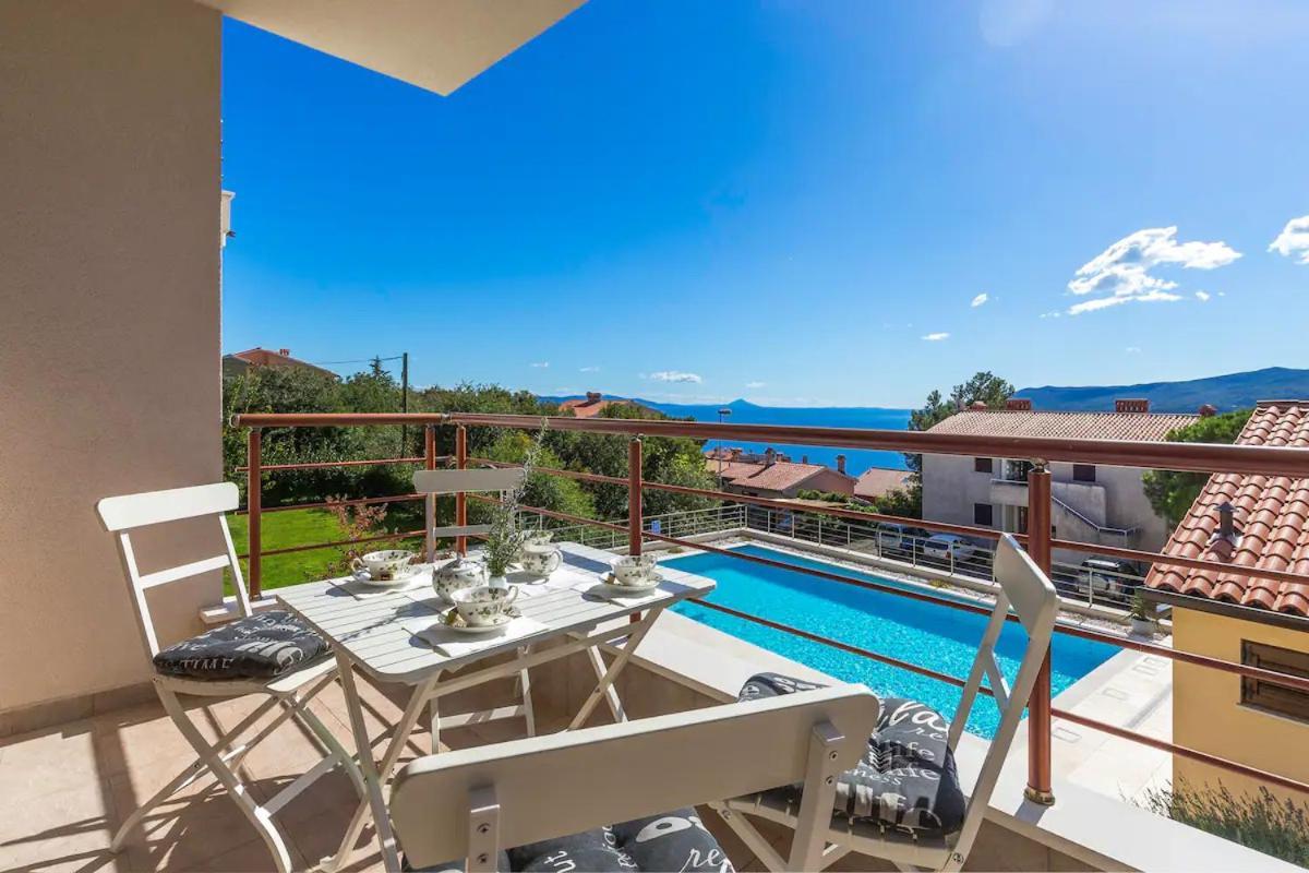E&T Apartments With A Beautiful Pool Rabac Quarto foto