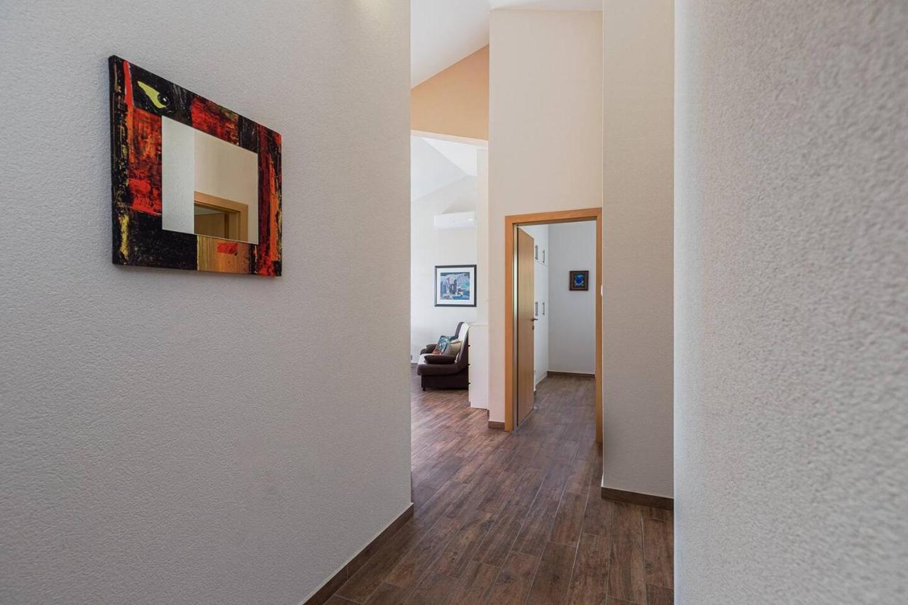 E&T Apartments With A Beautiful Pool Rabac Exterior foto