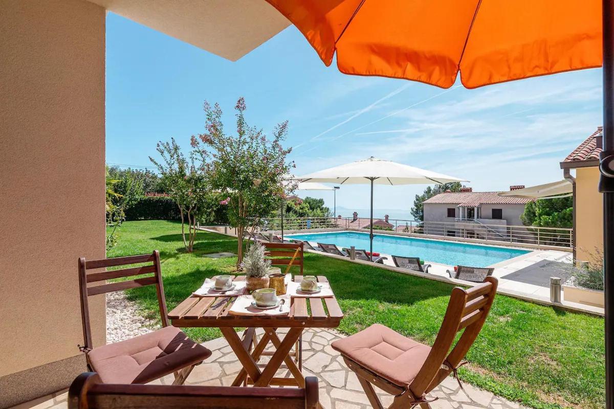 E&T Apartments With A Beautiful Pool Rabac Exterior foto