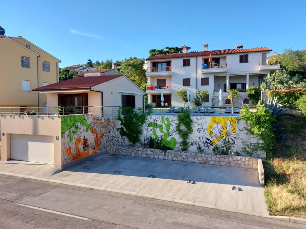 E&T Apartments With A Beautiful Pool Rabac Exterior foto