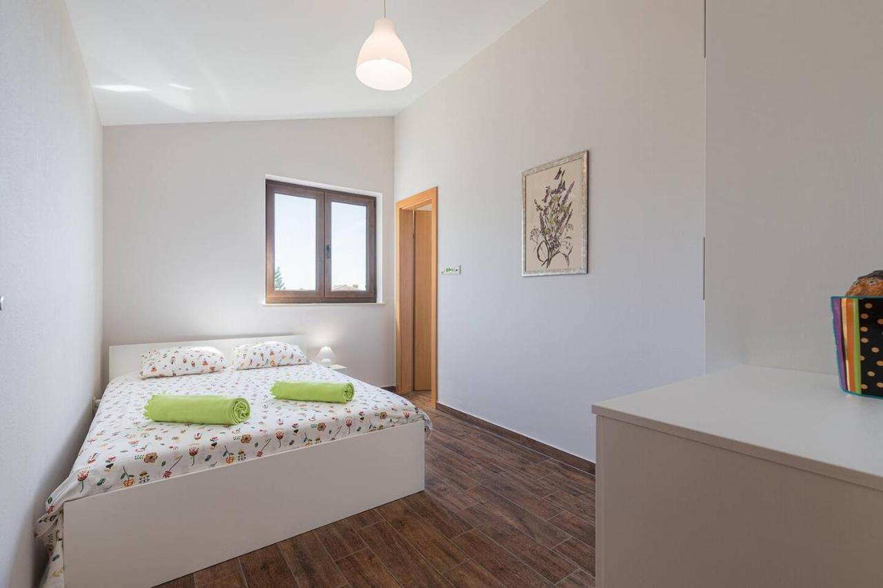 E&T Apartments With A Beautiful Pool Rabac Exterior foto
