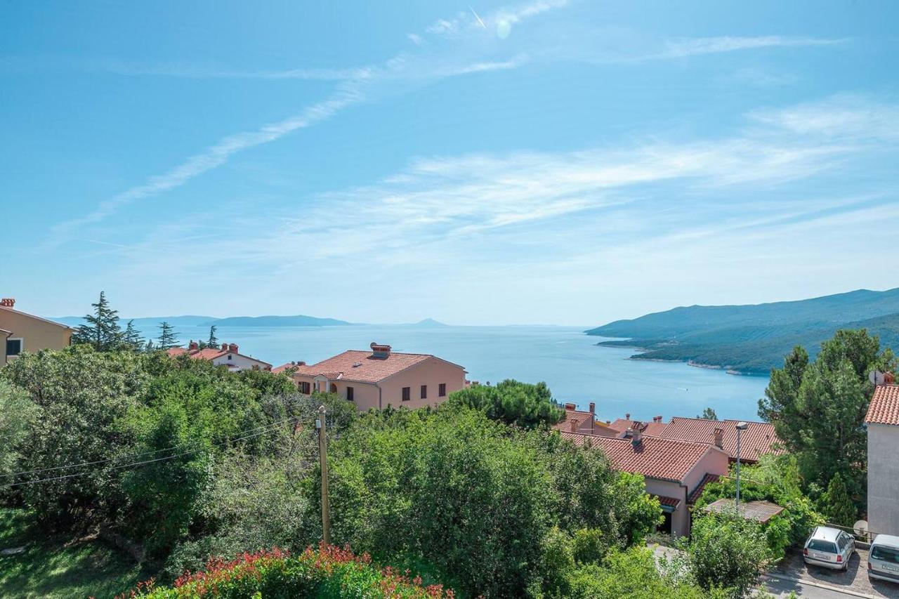 E&T Apartments With A Beautiful Pool Rabac Exterior foto