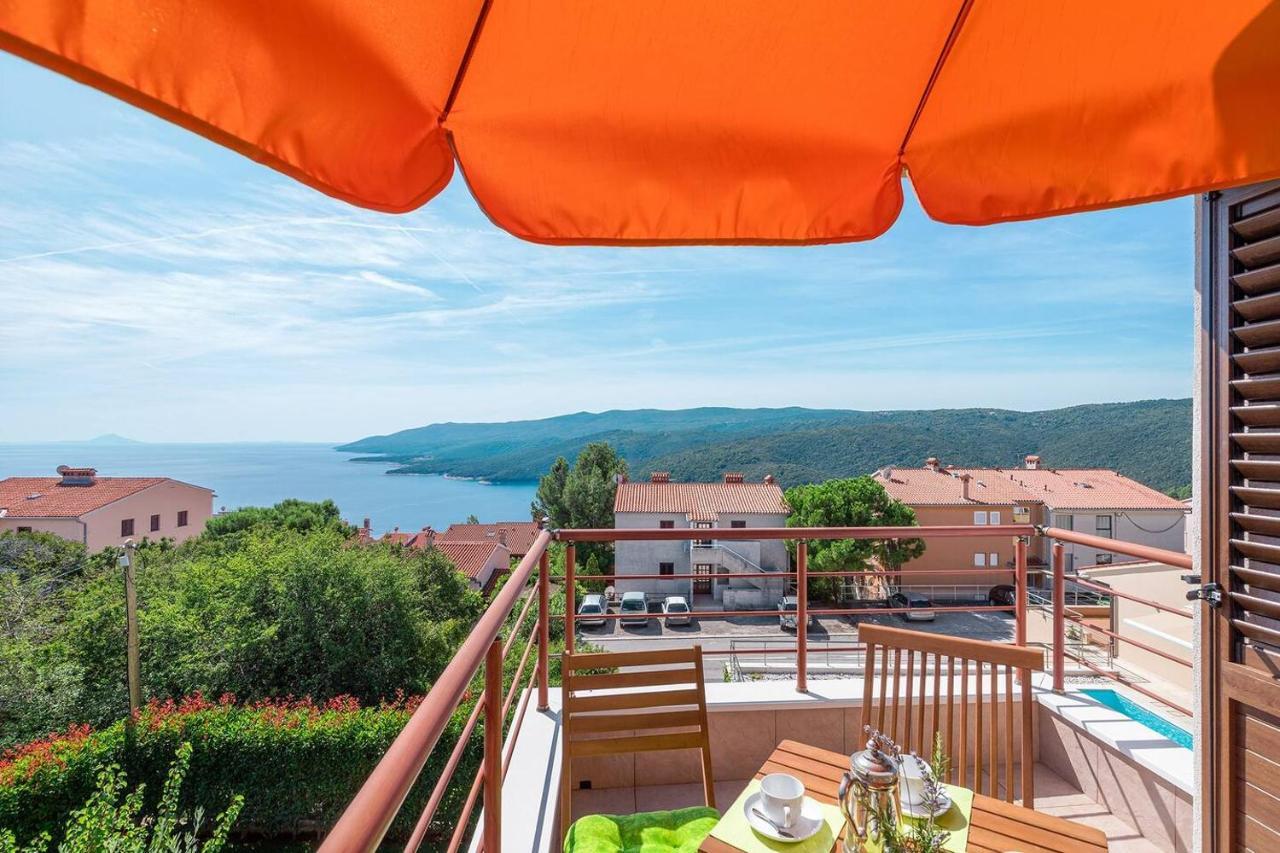 E&T Apartments With A Beautiful Pool Rabac Exterior foto